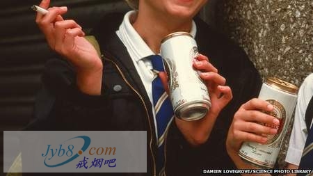 英国青少年吸烟、饮酒和使用违禁品的比例下降了一半以上